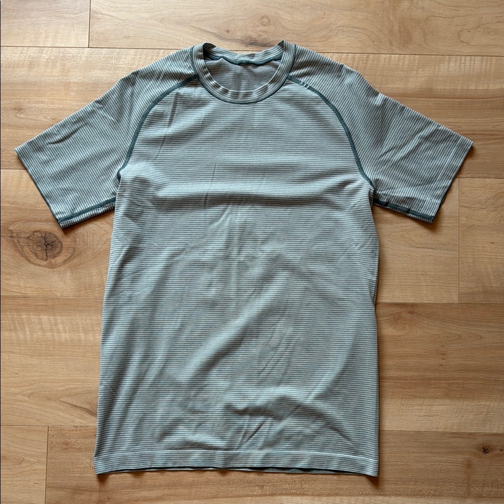🍋Lululemon Metal Vent Tech Short Sleeve V